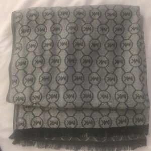 ♡ Black + gray scarf by Michael Kors